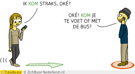 Een meisje loopt in de richting van een jongen en zegt door de telefoon: Ik kom straks. De jongen antwoordt: Oké, kom je te voet of met de bus?